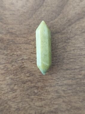 Green Double-Terminated Crystal Pendant Necklace - Unbranded